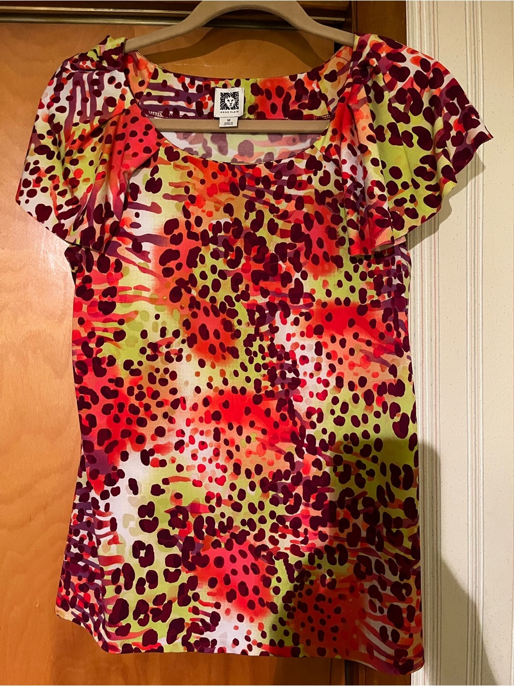 Anne Klein cute Red Multicolor Flutter Sleeve Tee, size medium